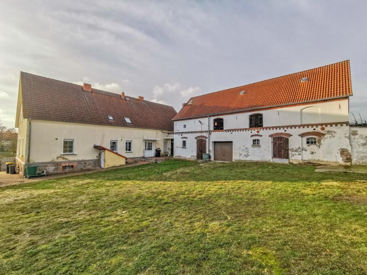Apartment In Herrenhaus Gross Pinnow Exterior foto
